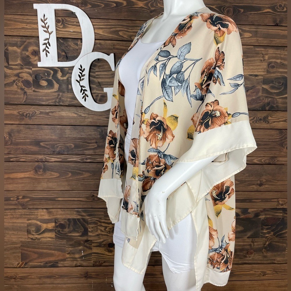 ILLA ILLA | Floral Kimono Cardigan Deepโ V Backside Neutral Flowy